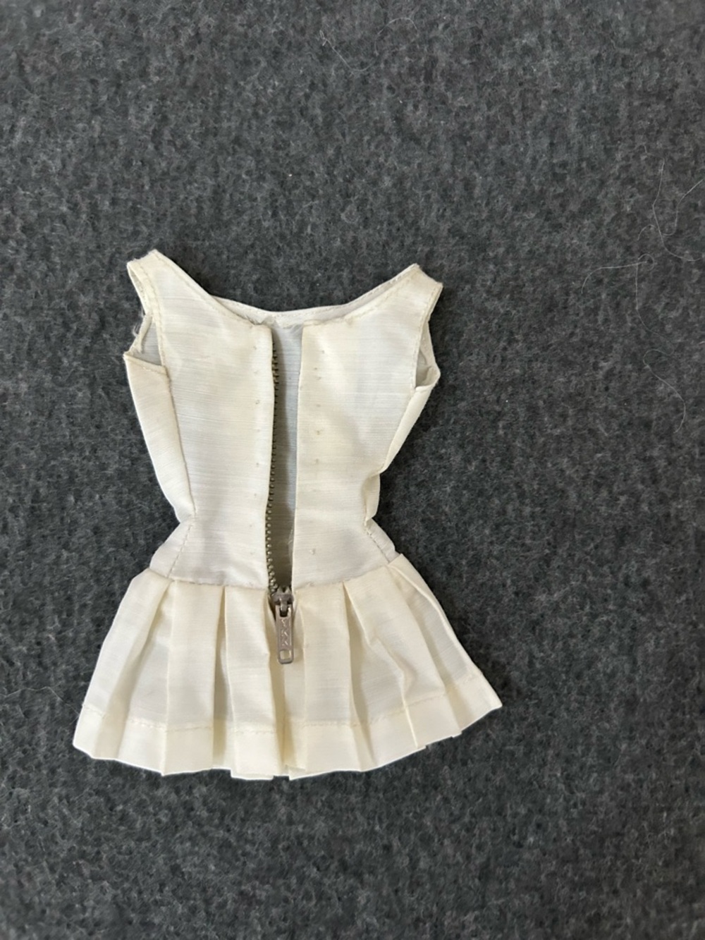 Vintage 1960s Barbie “Tennis Anyone” #941
Cardigan, Dress, Raquet - Picture 6 of 7